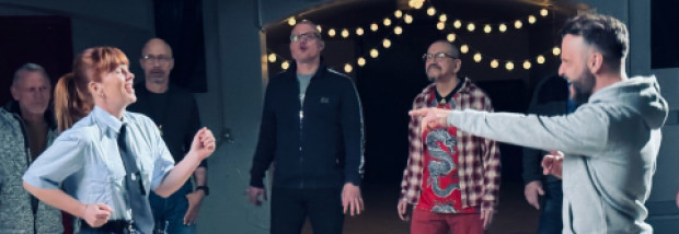 Fangekoret hylder Louise Adrian med musikvideo på 1-årsdagen for hendes død